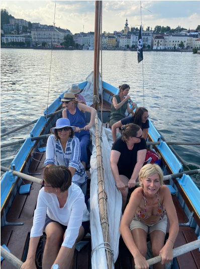 Alle in einem Boot - Teambuilding zu Wasser am Traunsee